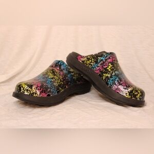 OOFOS OOCLOG Multicolor clogs New without tags Women’s 11 Men’s 9